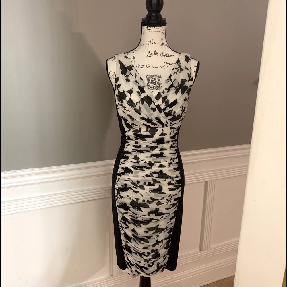 😍WHITE HOUSE BLACK MARKET SLIMMING DRESS-SIZE 8